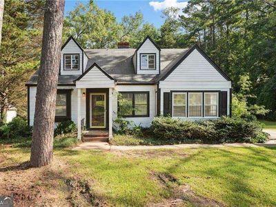30 Woodlawn Ave