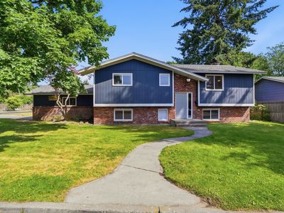 2205 E 49th Ave