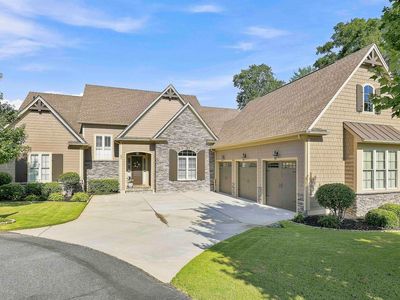 402 Vanderbilt Pkwy #1