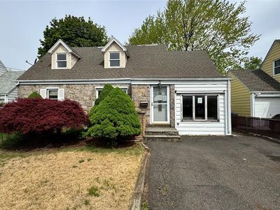 Property at 69 Lincoln Ave, Elmwood Park, NJ