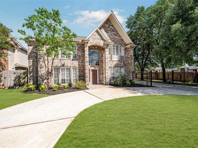 8002 Royal Crest Ct