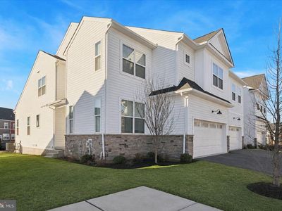 10 Ladbroke Dr