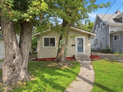 1037 Gould Ave NE