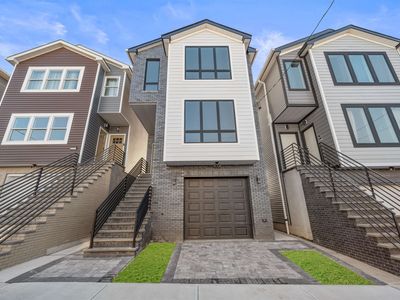 279 Pearsall Ave