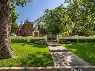 1021 SW 33rd Ave