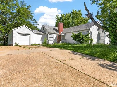 765 N Main St