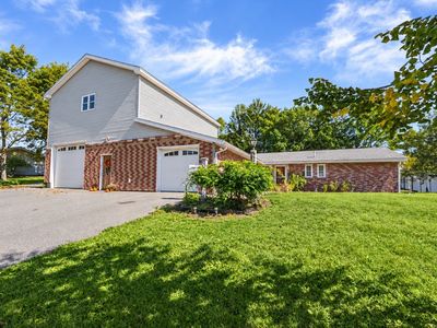 7 Lisa Rd