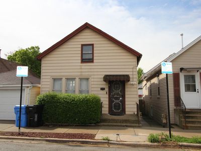 1643 W 32nd Pl