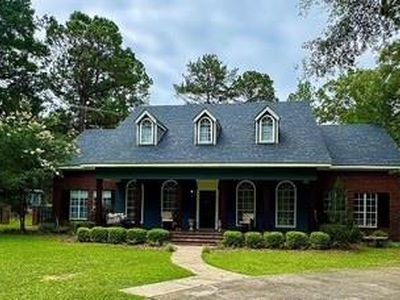 10 Palmerwood Dr