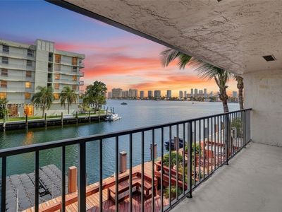 2689 NE 165th St #56