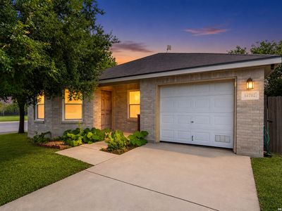 10702 Shaencrossing