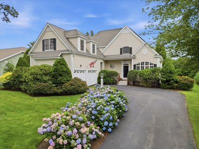 43 White Cliffs Dr