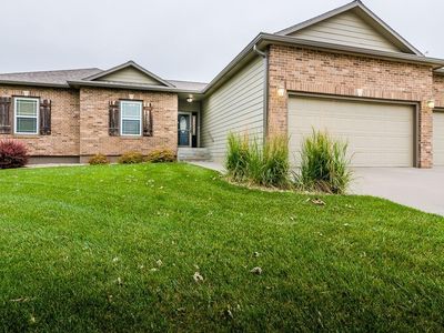 1104 E Park Grove Dr