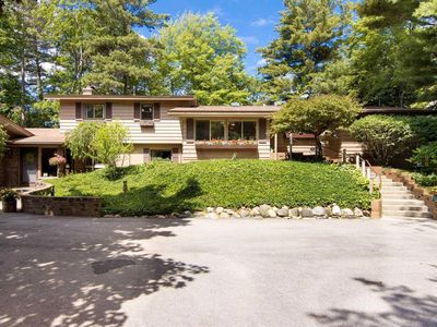 2692 Birchview Dr