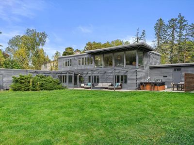 6465 North Santa Monica BOULEVARD