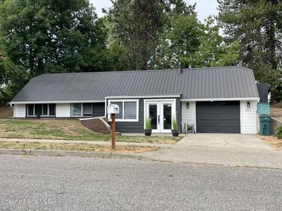 911 E Woolsey Dr