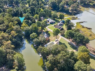 1546 Moores Point Rd