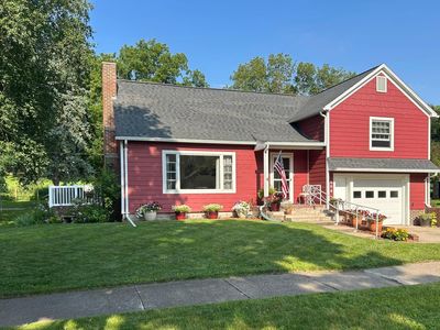 864 Redwood Dr