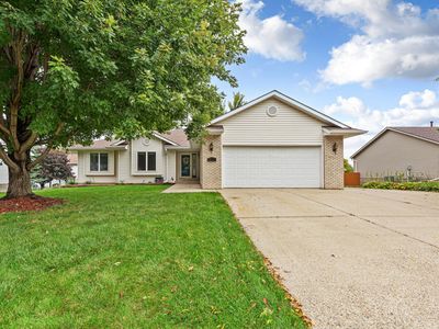 812 Lancer Dr NE