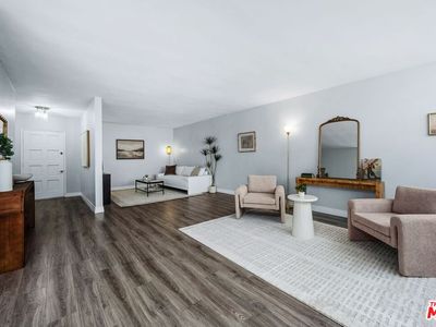 530 S Barrington Ave APT 109