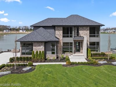 2559 Crystal Lake Dr