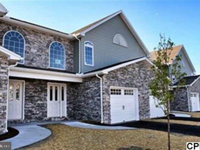 Property at 304 Briar Ridge Cir, Enola, PA