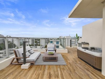 1150 101st St Penthouse 702
