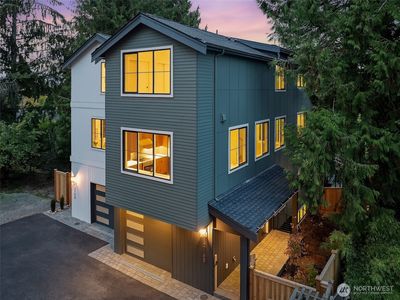 1216 B NE 103rd Street