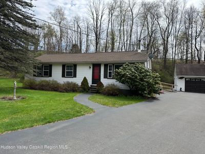 11 Kinderhook Lane