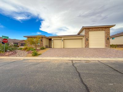 1574 Pomegranate Trl