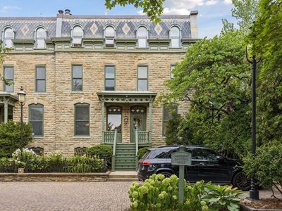 16 Grove St #16B