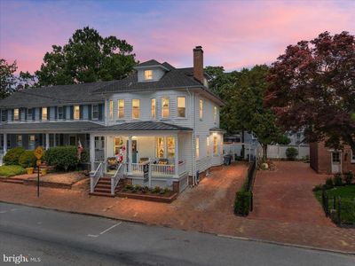 238 King George St