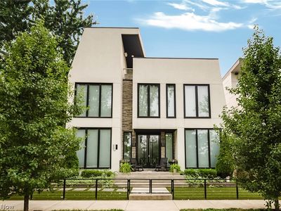 2100 W 17th St