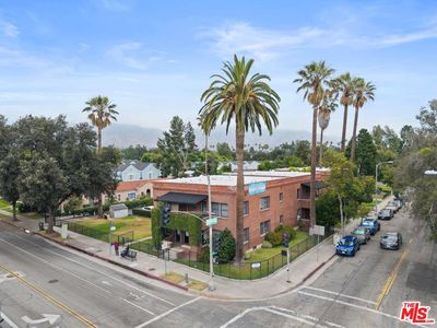 239 E Villa St