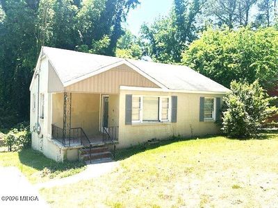 2063 Bayswater Rd