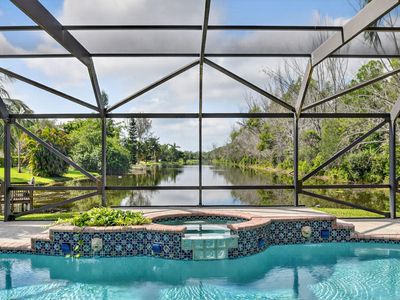 5551 Lago Del Sol Drive