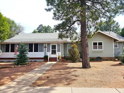 307 N Lakeshore Rd