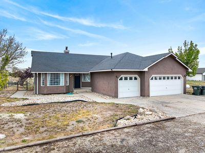 407 Flora Dr