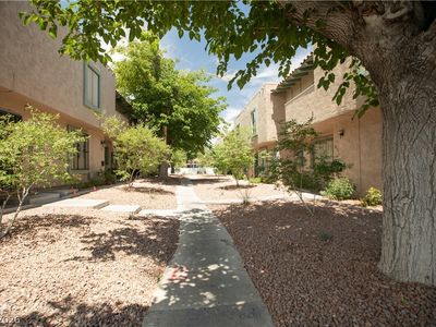 5927 Vegas Dr