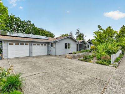 1445 NE Country Club Ave