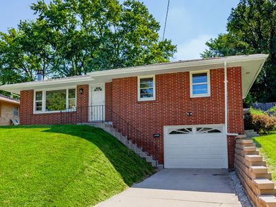 3205 Fairlane Dr