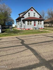 218 2nd Ave E