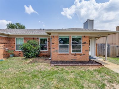 Property at 828 Woodland Ct, Kennedale, TX