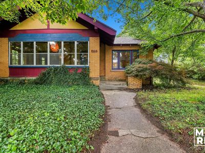 160 Burr Oak St NE
