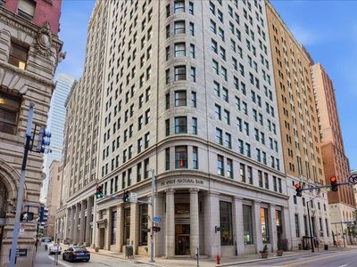 306 4th Ave APT 1401
