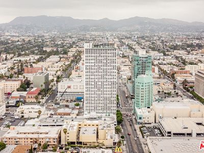 3810 Wilshire Blvd APT 1105