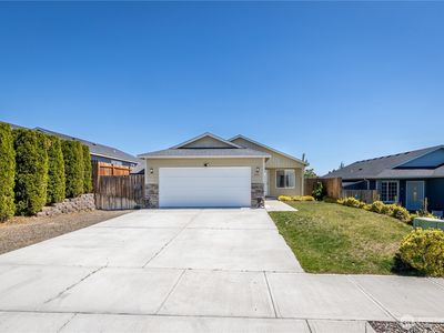 557 N Montclair Avenue N