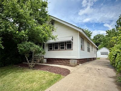 69 Floral Ave