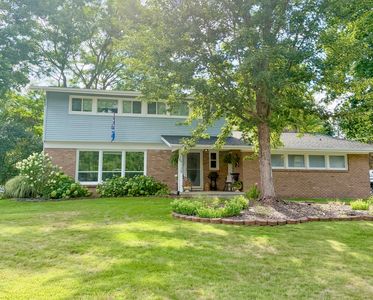 6129 Meadowlark St NE
