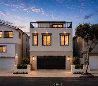 1123 E Balboa Blvd